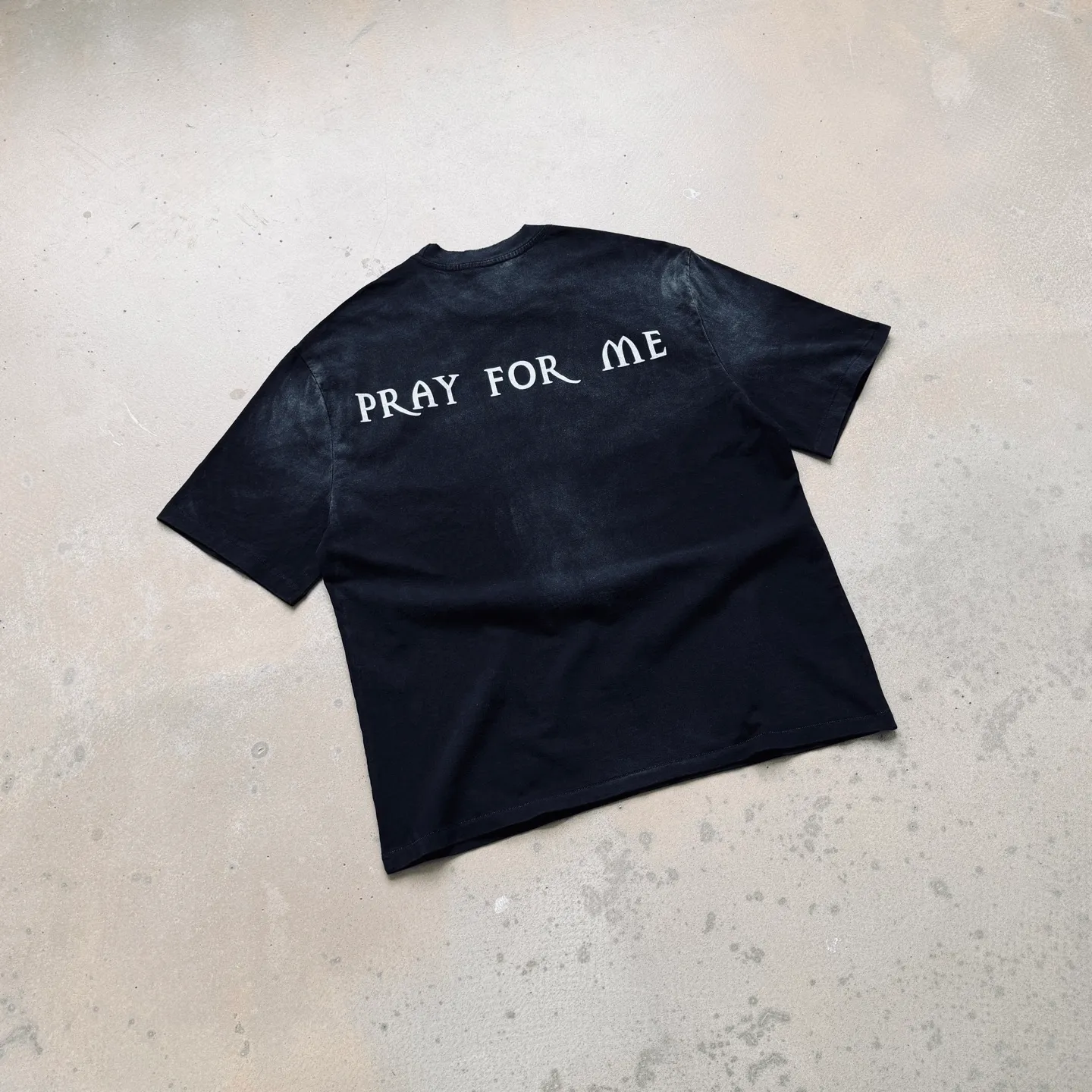 P138 # CTS-104 Bieber's same style "HOLY PRAY FOR ME" limited edition. 260g heavyweight pure cotton fabric after washing. Retro single-stitch heaven and earth stitch craftsmanship. Hand-painted + sandblasted and washed with water + hand-cut ribs. Size: S M L XL Customized 260g gram weight 100% cotton special washed fabric that is consistent with the original. With the blessing of imitation sun-drying, heavy sandblasting and fading + edge grinding + Assute fermentation and washing, the cotton feel on the surface of the fabric is well presented. Both the texture and feel are ceiling level. After the ready-made garments undergo a series of heavy washing and distressing processes, the retro and high-end sense of the entire garment is directly to the top. The garment making process of the entire garment adopts Saint The most common and complex single-needle sewing process (commonly known as single-thread heaven and earth stitch) among vintage vintage brands such as Michael